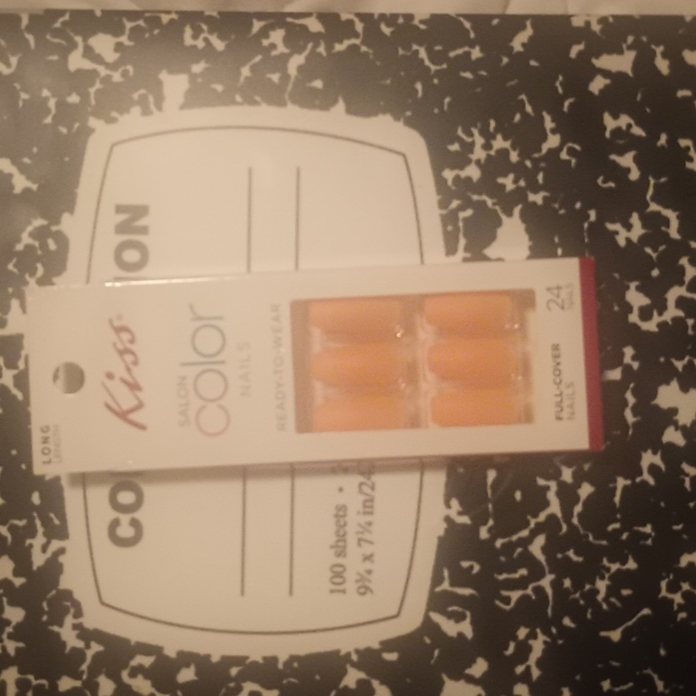 Color nails - Picture 2 of 3